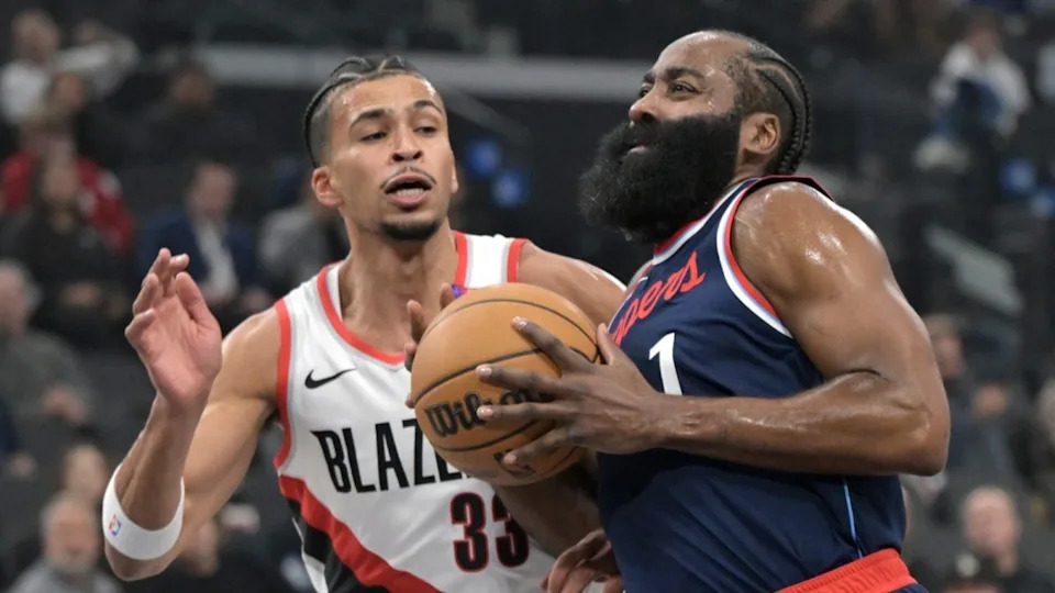 Toumani Camara (33) guards Los Angeles Clippers guard James Harden (1)© Jayne Kamin-Oncea-Imagn Images