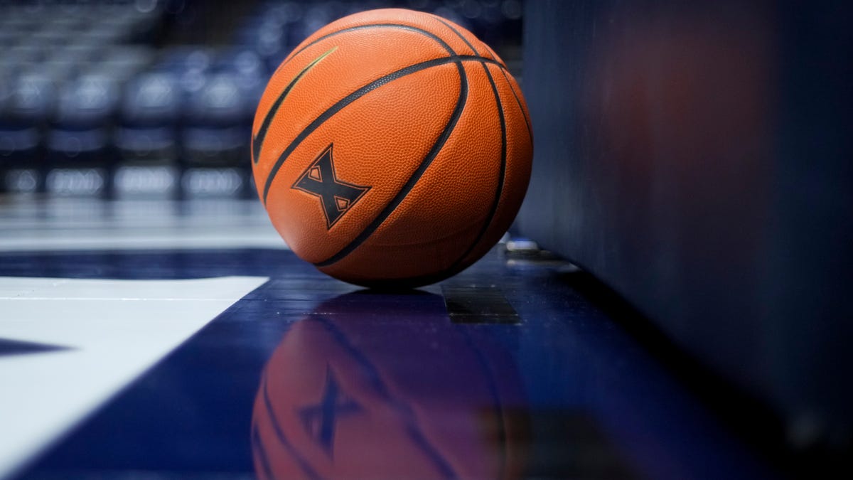 Xavier basketball opens fall practice with new head coach, roster