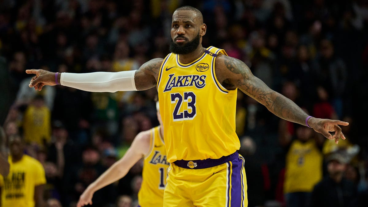 Byron Scott on what LeBron James needs to do to earn a Lakers statue