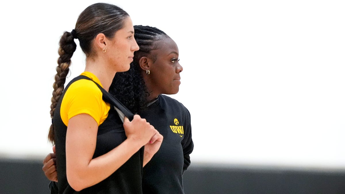 Iowa women's basketball star named among freshmen to watch