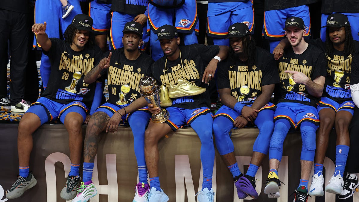 Shai Gilgeous-Alexander hosts basketball camp with Thunder teammates