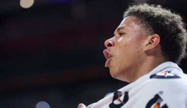 Carter Bryant pulled up to watch Arizona defeat Hawaii