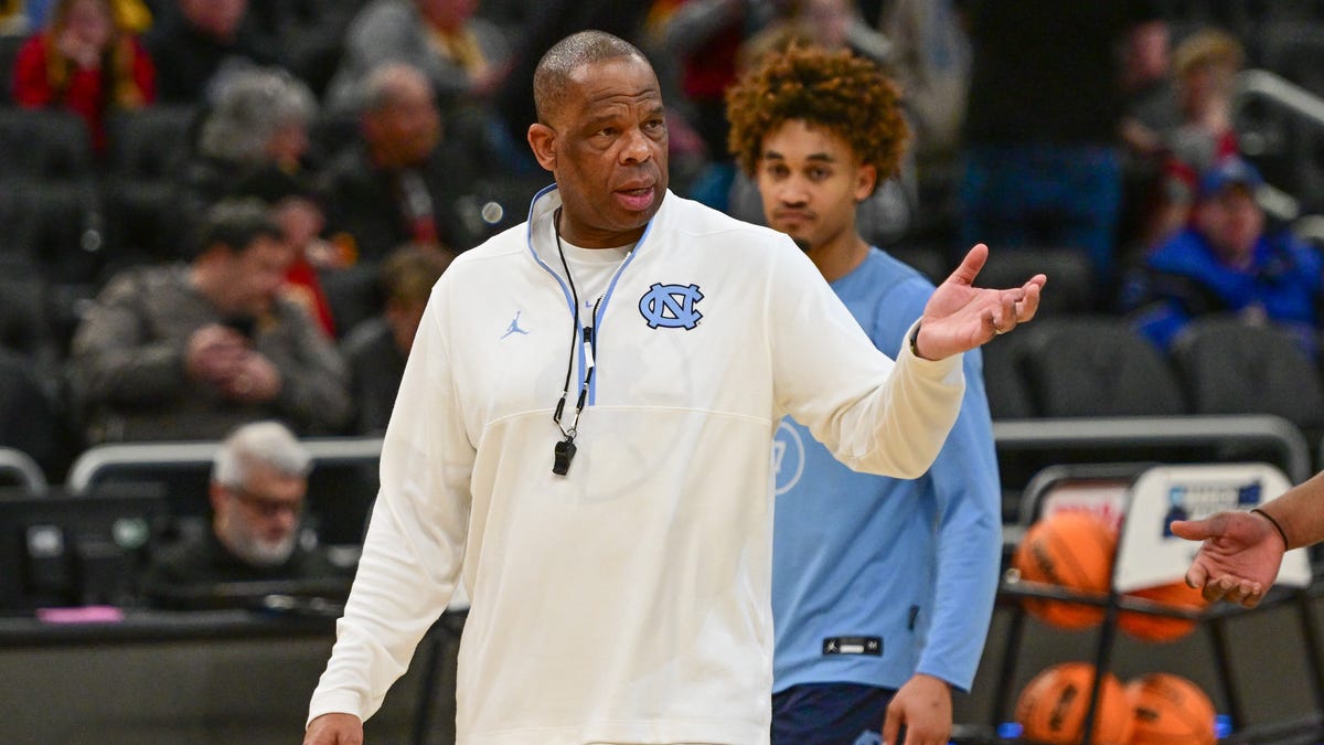 Hubert Davis talks 'pressure and expectation' with UNC basketball