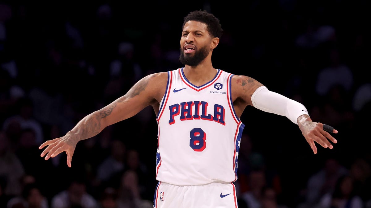 Popular streamer ran into 76ers star Paul George, had question for him
