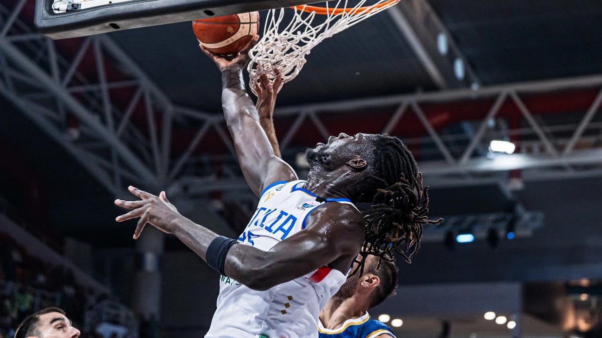 Italy cruises to win over Cyprus to conclude group phase