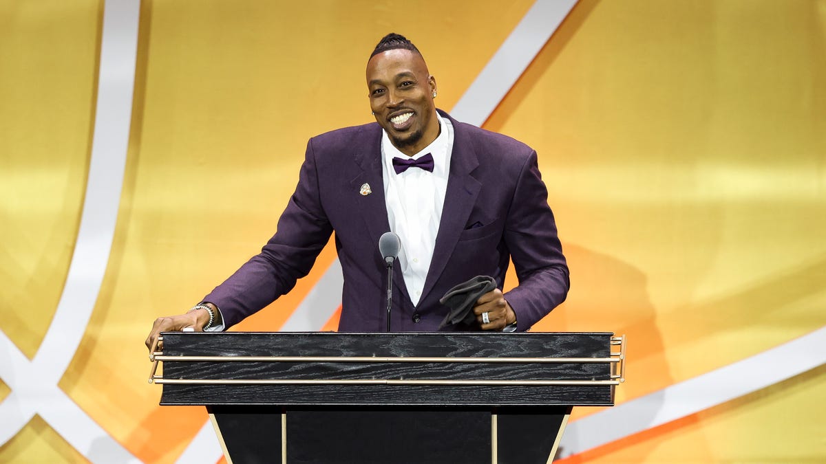 Former Laker Dwight Howard gets inducted into Hall of Fame