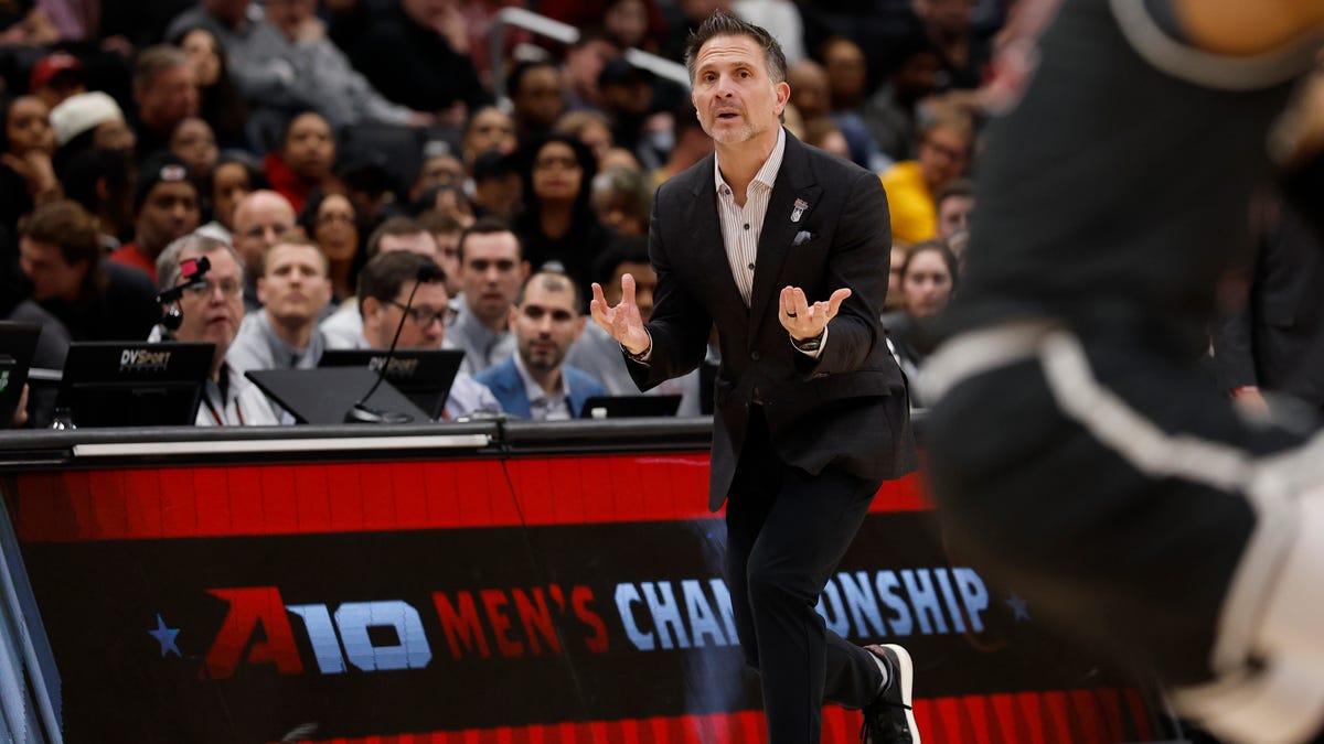 Billy Lange steps down from SJU basketball for NBA job