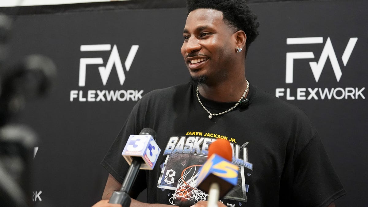 Memphis Grizzlies star hosts camp