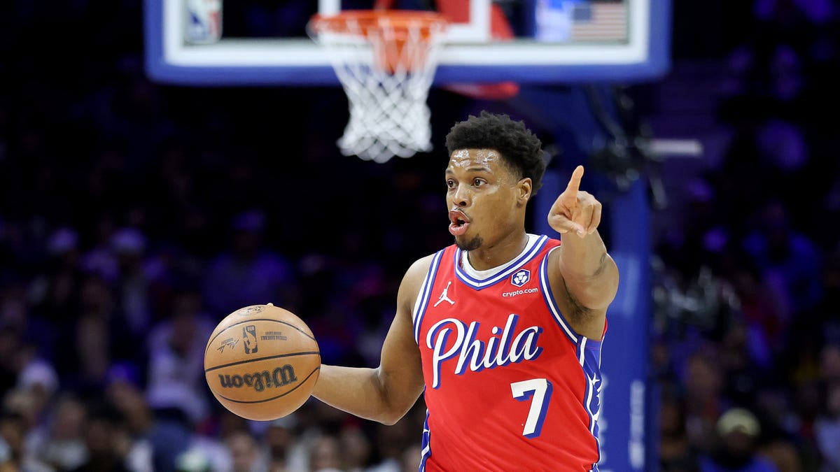 Kyle Lowry needs to be a mentor, provide ball-handling