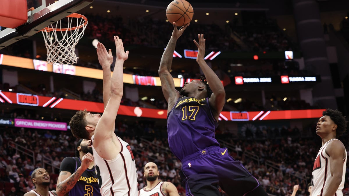 Who should the Rockets choose as their fifth starter?