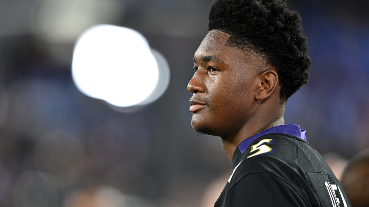 Pelicans' Derik Queen linked up with a Hall of Famer at Ravens game