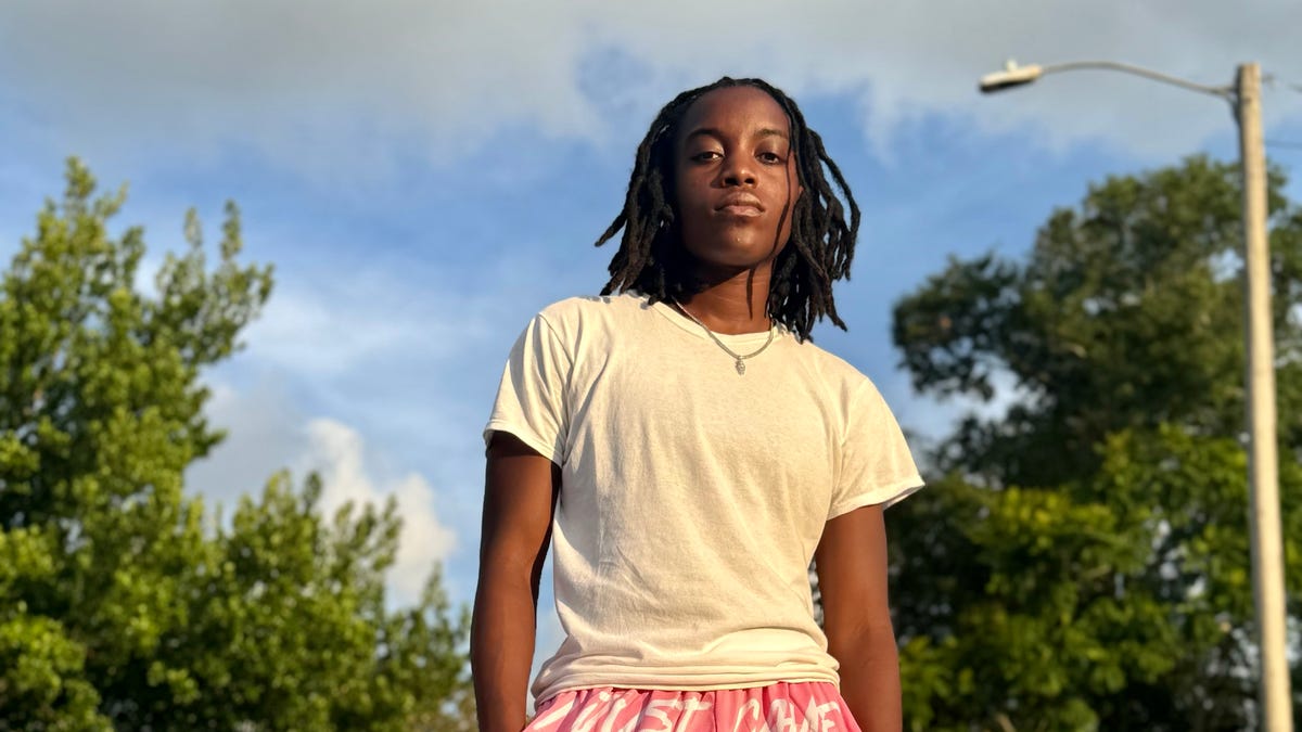 Leesha Henry signs professional basketball contract in Iceland