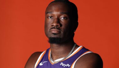 Phoenix Suns taking intentional approach to have new center ready