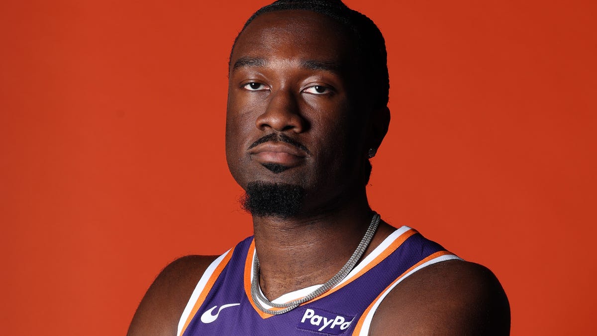 Phoenix Suns taking intentional approach to have new center ready