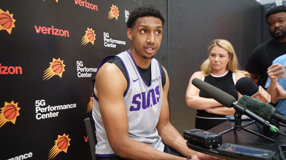 Suns' 1st-year coach establishes style of play in training camp