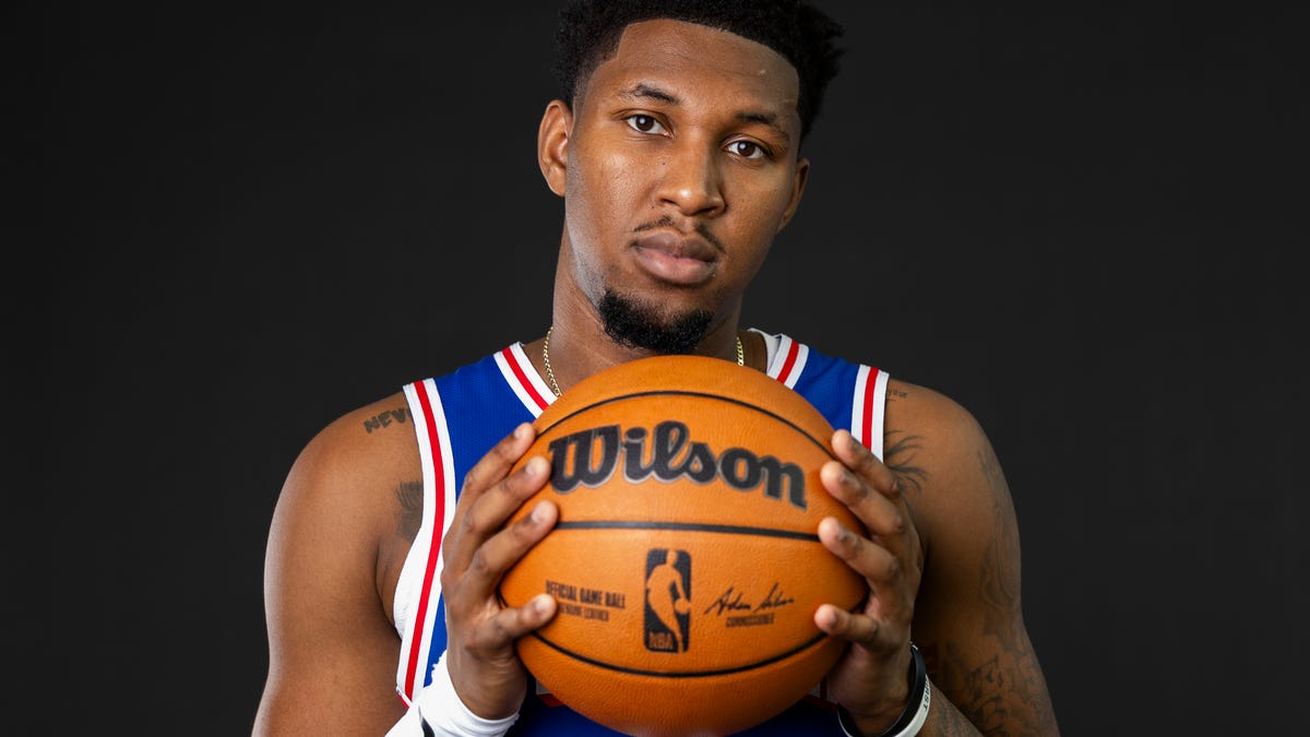 Sixers star Tyrese Maxey gives marching orders to young Justin Edwards