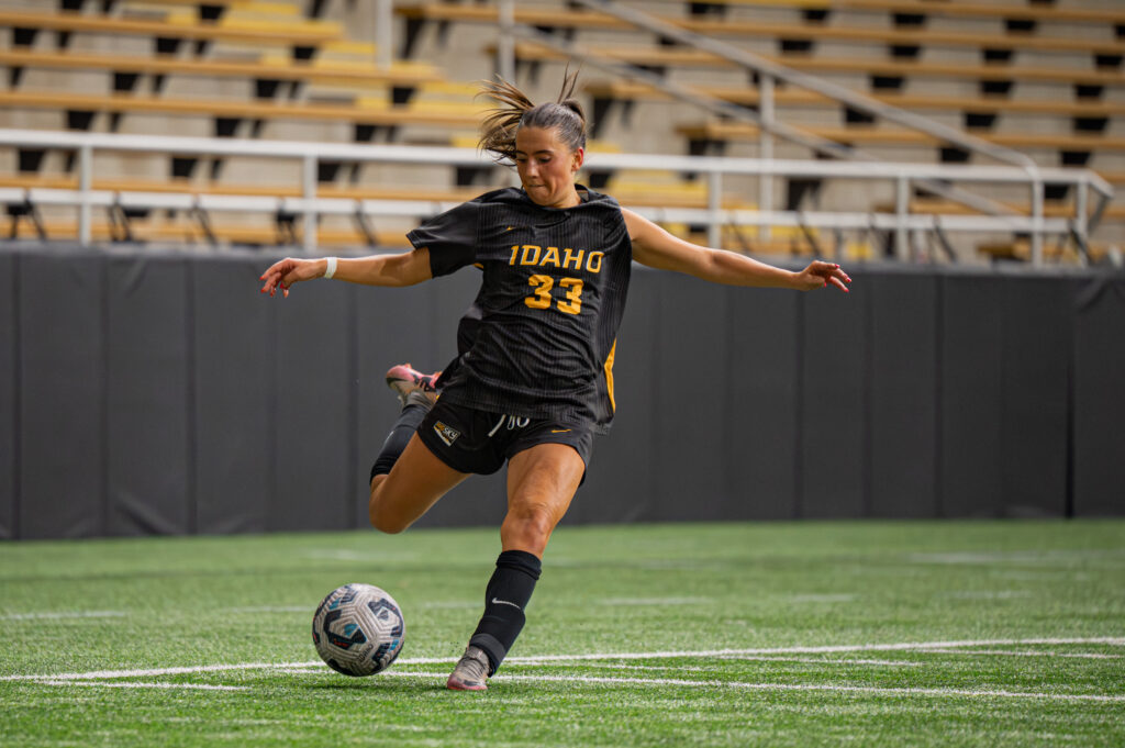 Paula Flores and backline shines in 0-0 defensive battle over Cal State Bakersfield  – The Argonaut