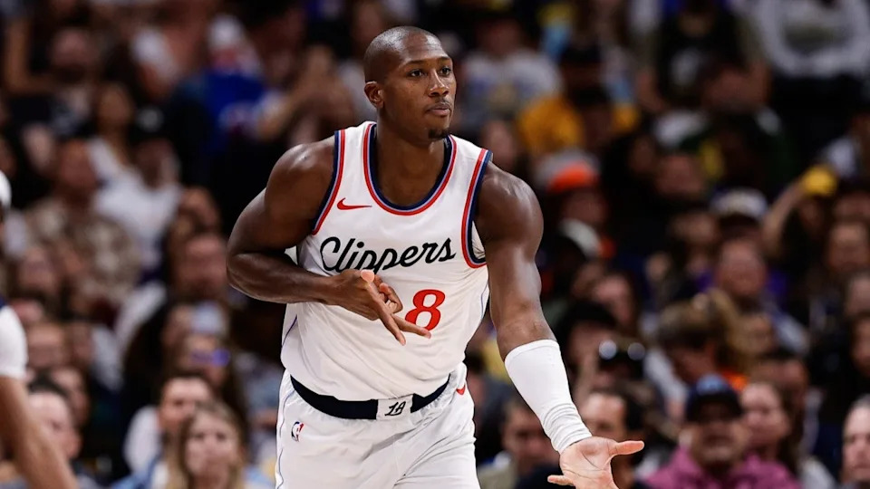 Los Angeles Clippers guard Kris Dunn (8)© Isaiah J. Downing-Imagn Images