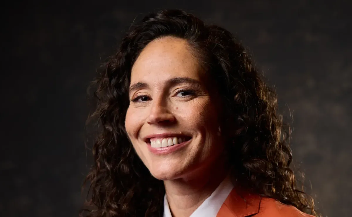 Sue Bird takes a hilarious shot at Geno Auriemma during Hall of Fame speech