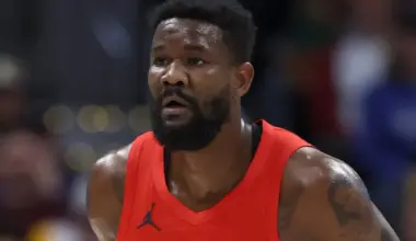 Former Clippers star breaks silence on Lakers star Deandre Ayton’s locker room bad reputation