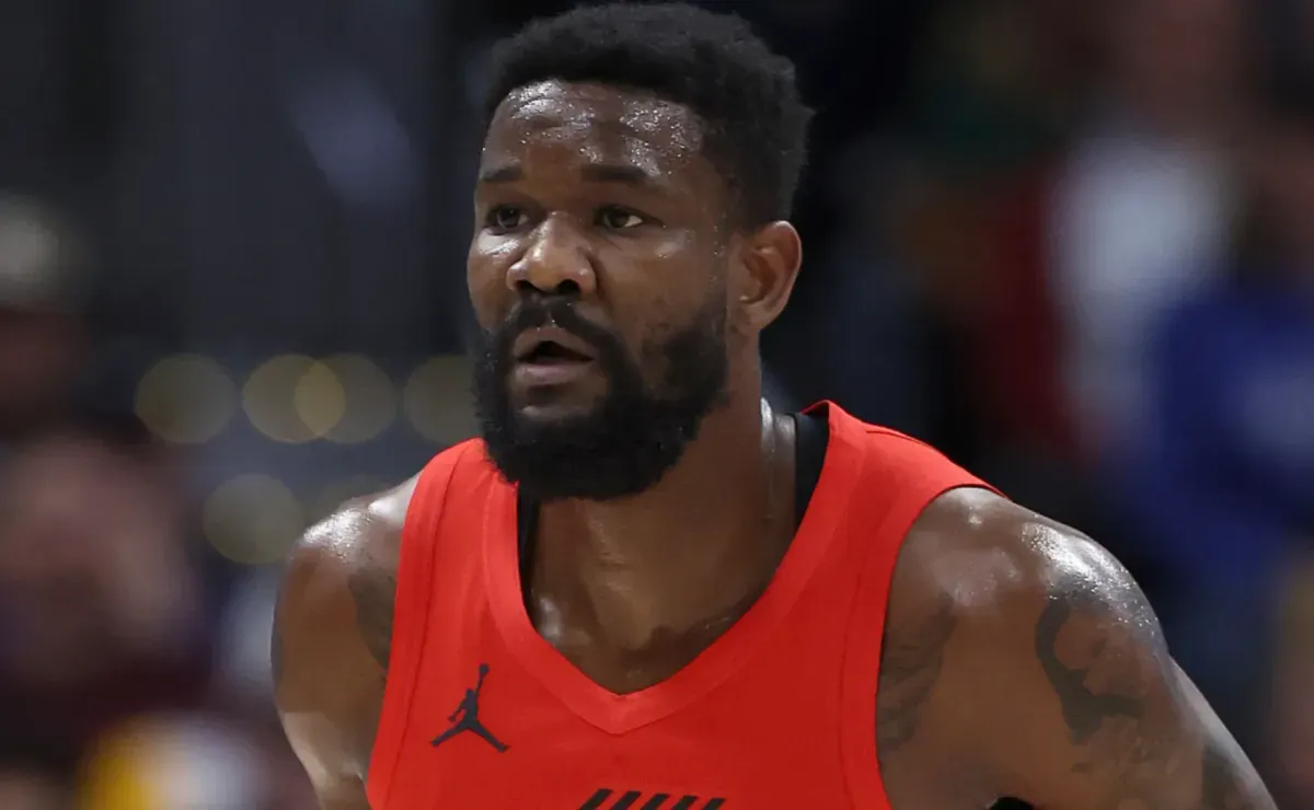 Former Clippers star breaks silence on Lakers star Deandre Ayton’s locker room bad reputation