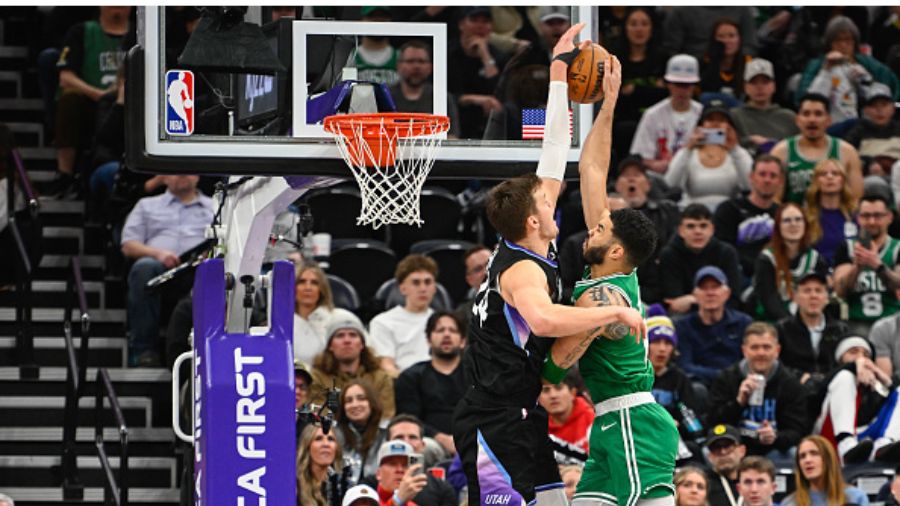 Walker Kessler #24 of the Utah Jazz...