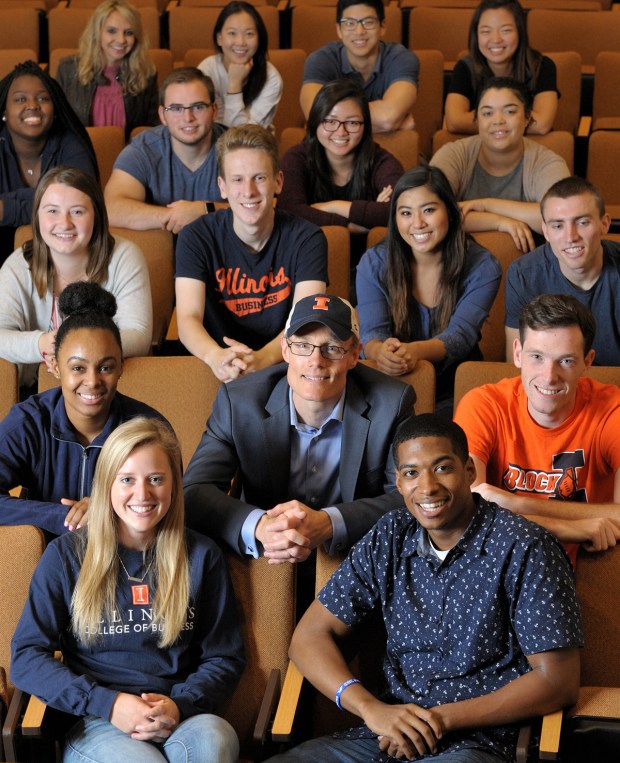 Larry Gies, center, poses with Illinois College of Business students. (University of Illinois)