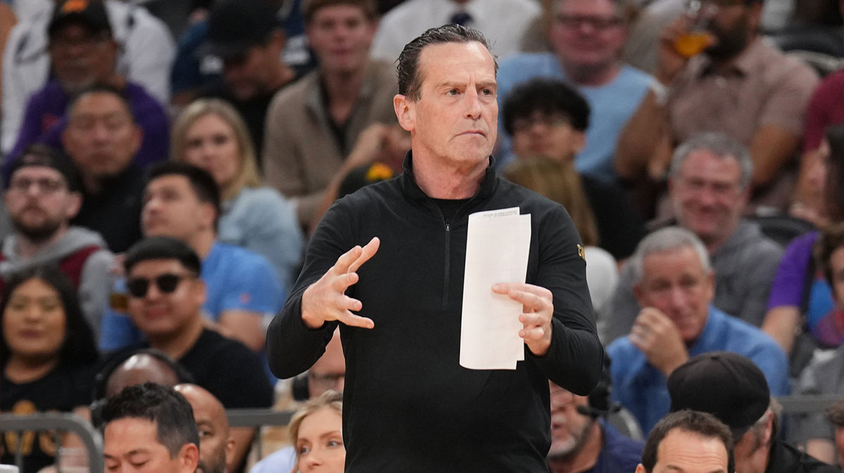 Cavaliers head coach Kenny Atkinson looks on against the Phoenix Suns during the second half at Footprint Center
