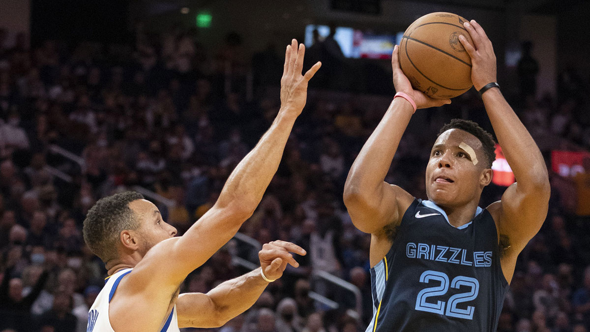 Memphis Grizzlies guard Desmond Bane (22) shoots the basketball against Golden State Warriors guard Stephen Curry (30) during the third quarter at Chase Center.