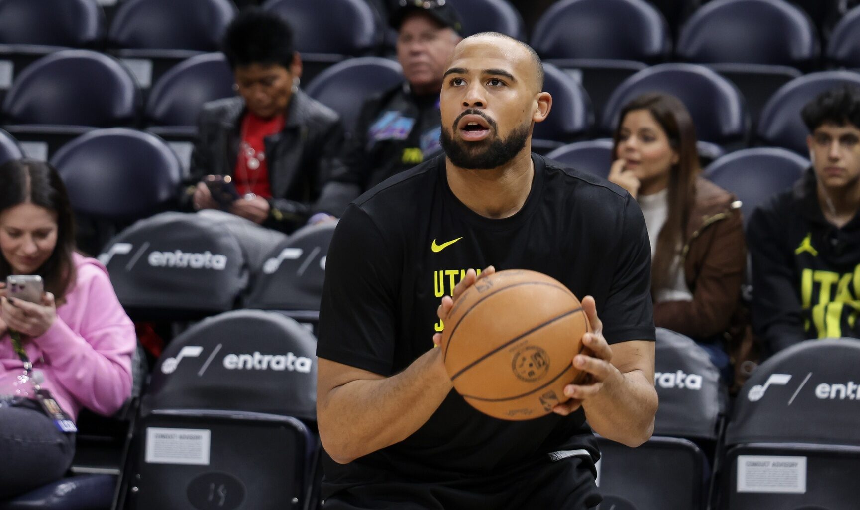 Former Lakers Star Officially Signs with EuroLeague Team