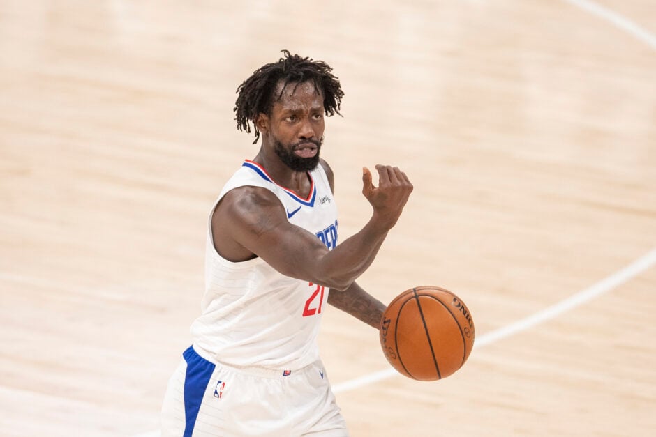 Patrick Beverley #21 of the Los Angeles Clippers runs the offense during a game against the Oklahoma City Thunder.