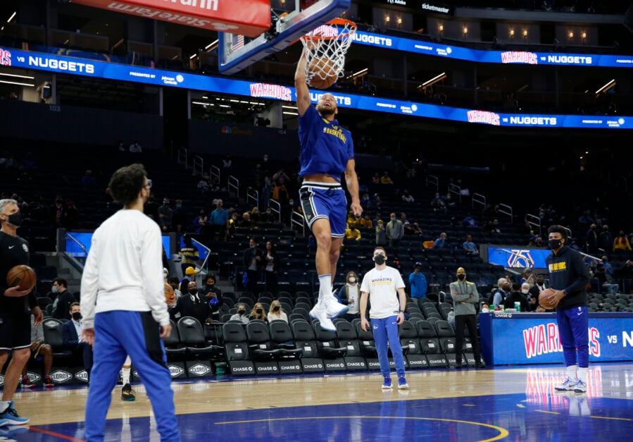 Golden State Warriors' Stephen Curry #30 dunks as he warms up before their NBA game against the Denver Nuggets at the Chase Center in San Francisco, Calif., on Tuesday, Dec. 28, 2021.