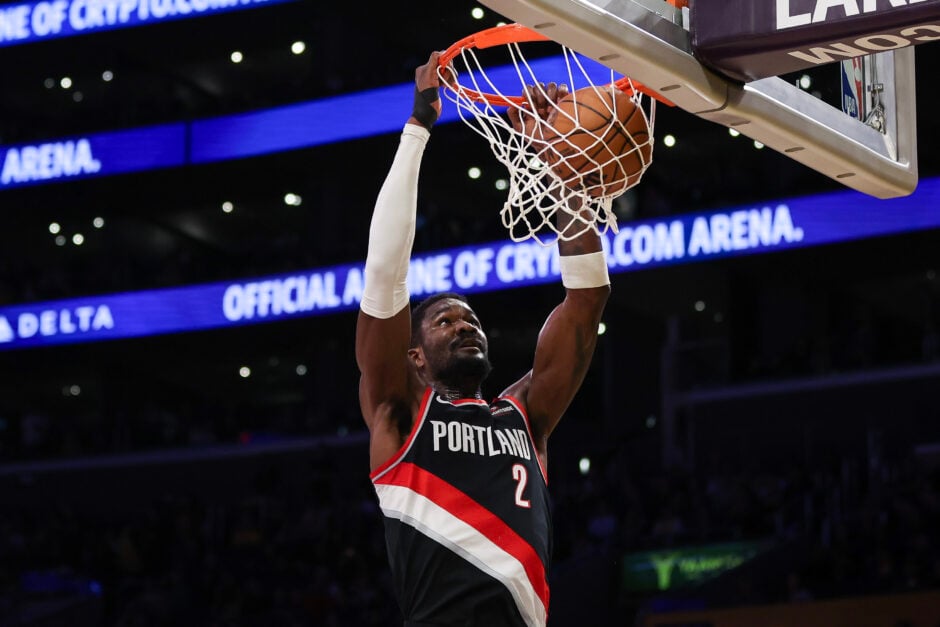 Deandre Ayton #2 of the Portland Trail Blazers dunks