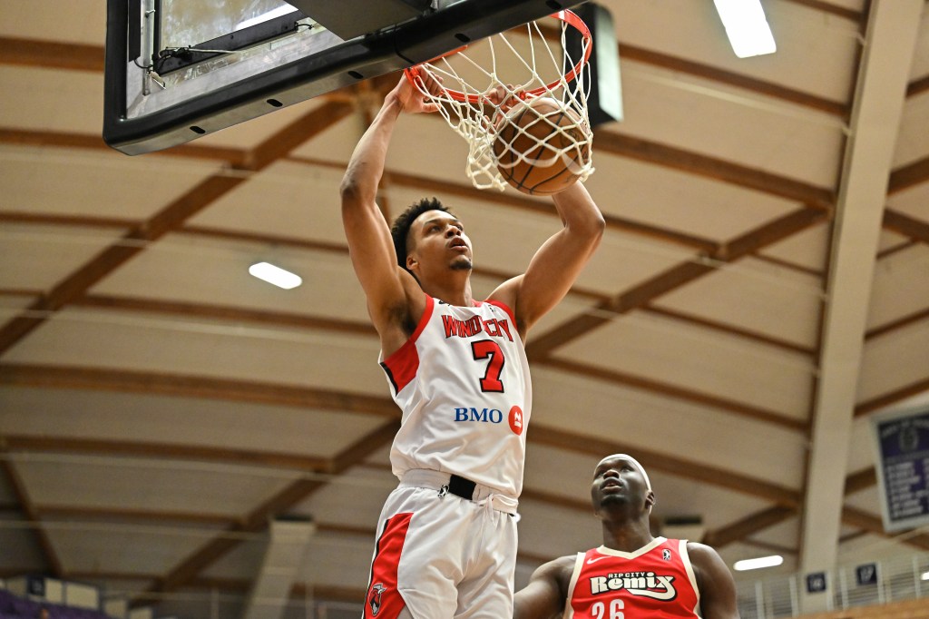 David Muoka #7 of the Windy City Bulls dunks during the first quarter of the game against the Rip City Remix