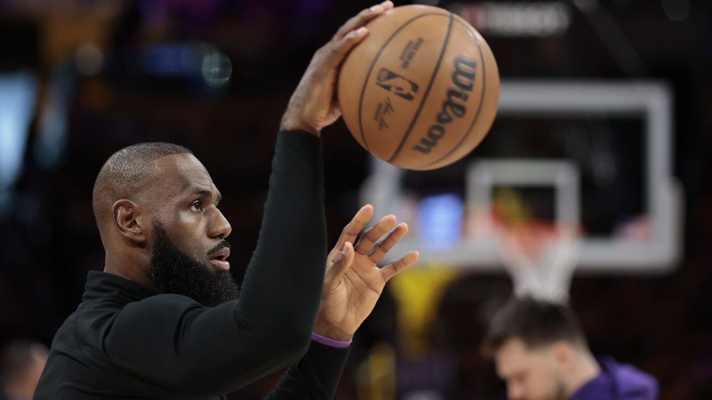 LeBron James Says Basketball Can Be Bridge Between USA And China
