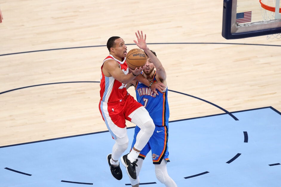 Desmond Bane #22 of the Memphis Grizzlies goes to the basket against Chet Holmgren #7 of the Oklahoma City Thunder.