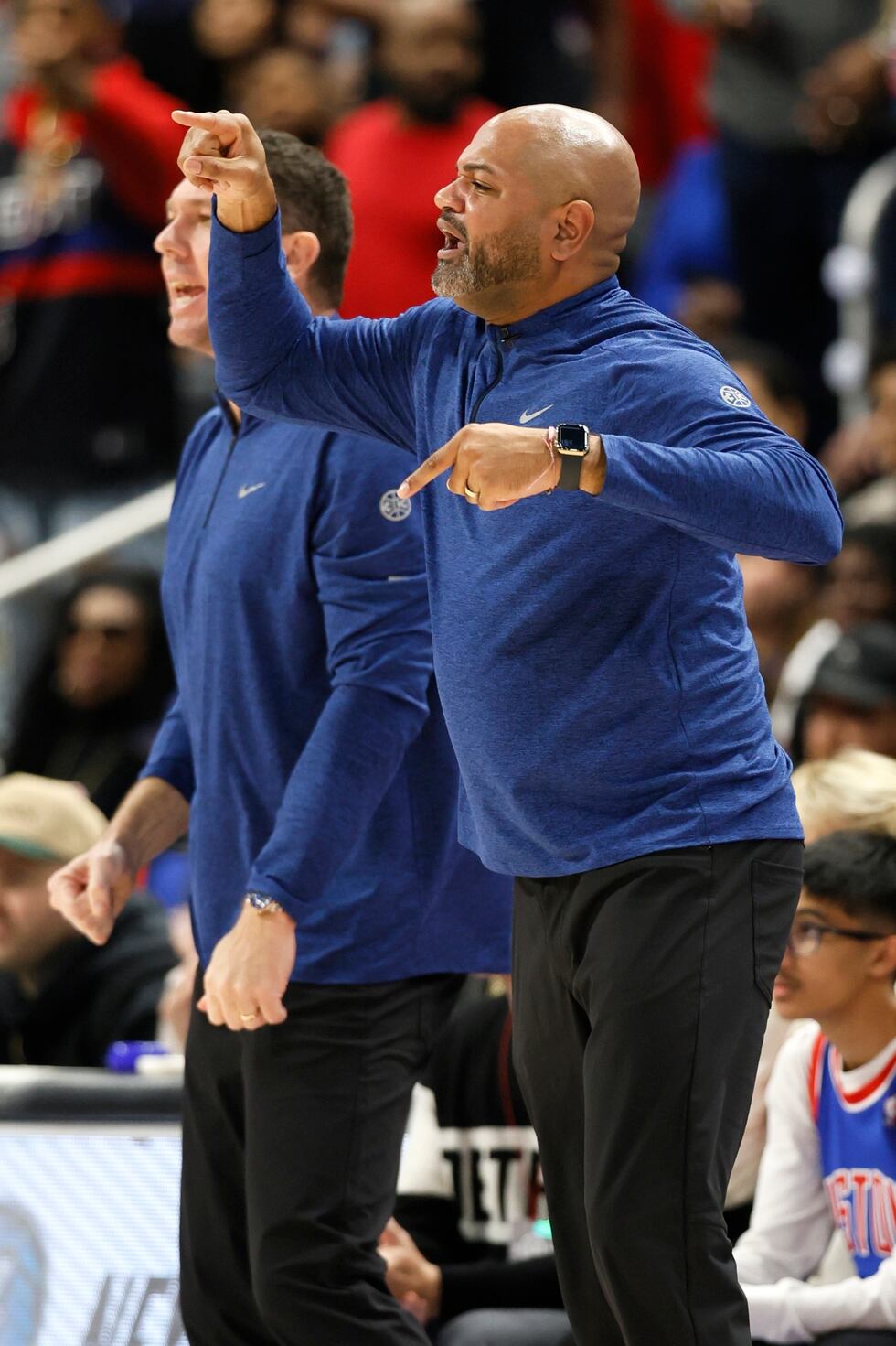 Detroit Pistons head coach J.B. Bickerstaff, right, shouts to his team during the second half...