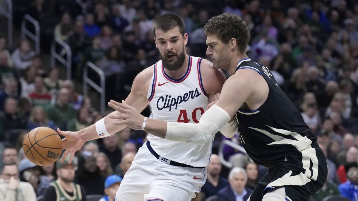 LA Clippers center Ivica Zubac (40) drives against Milwaukee Bucks center Brook Lopez (11) in the first half at Fiserv Forum.