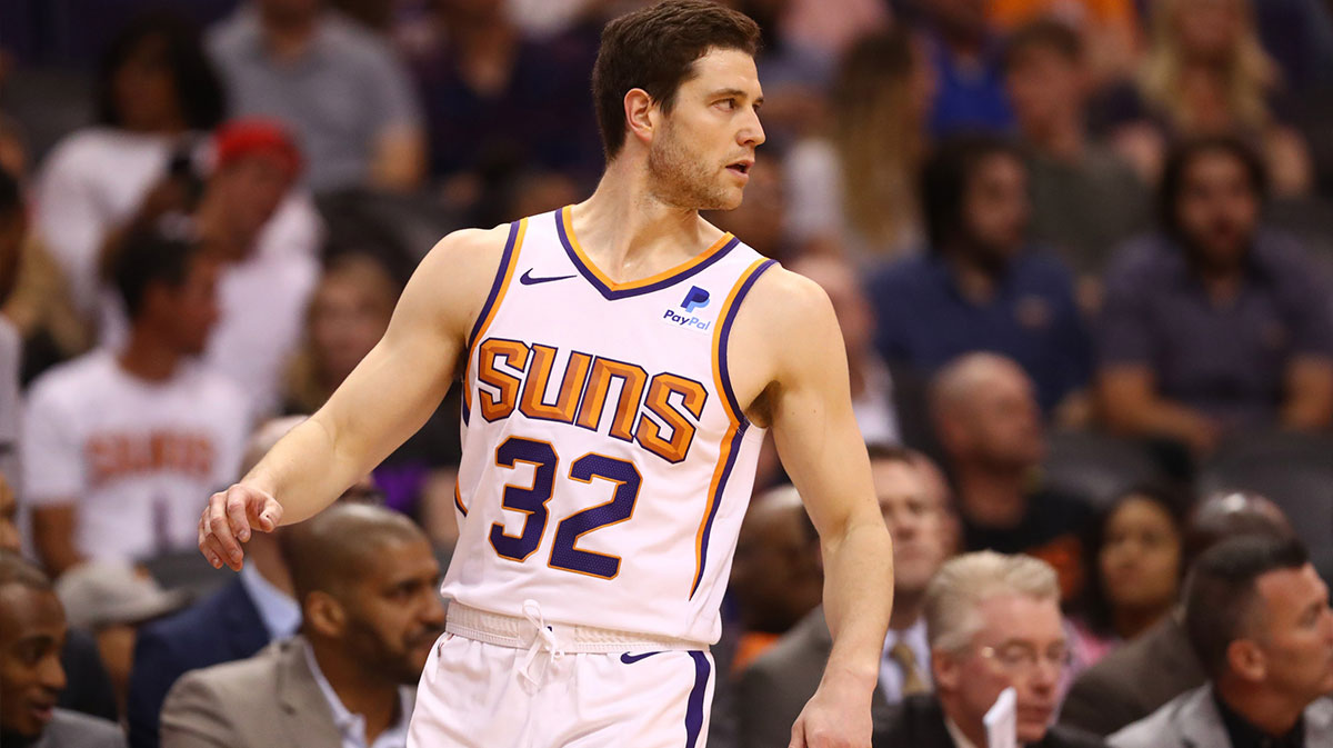 Phoenix Suns guard Jimmer Fredette (32) against the Utah Jazz at Talking Stick Resort Arena.