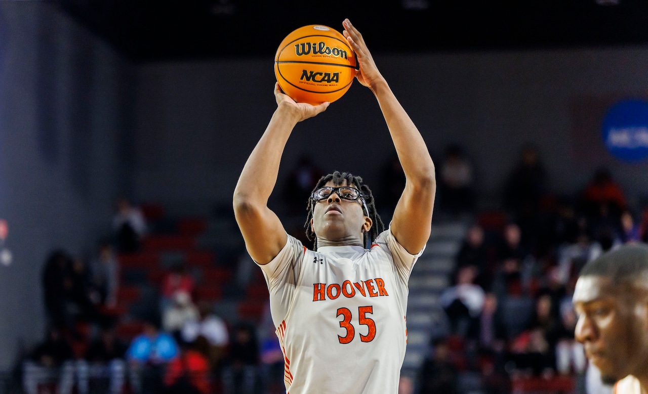 Hoover basketball standout Jackson Sheffield commits to SEC program