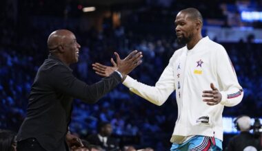 Phoenix Suns forward Kevin Durant shakes hands with Barry Bonds during the NBA All-Star basketball game Sunday, Feb. 16, 2025, in San Francisco. (AP Photo/Godofredo A. Vásquez)