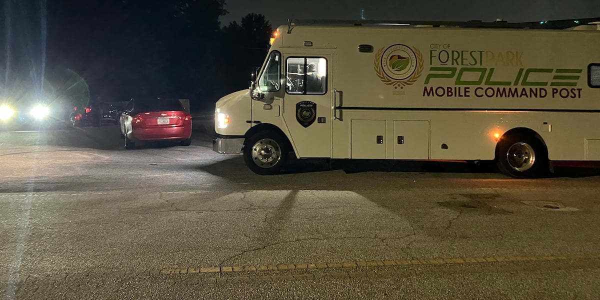 3 shot at basketball tournament in Forest Park, police say