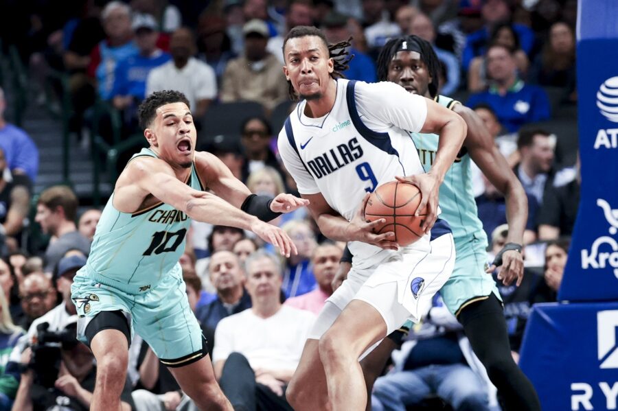 Nuggets To Sign Moses Brown