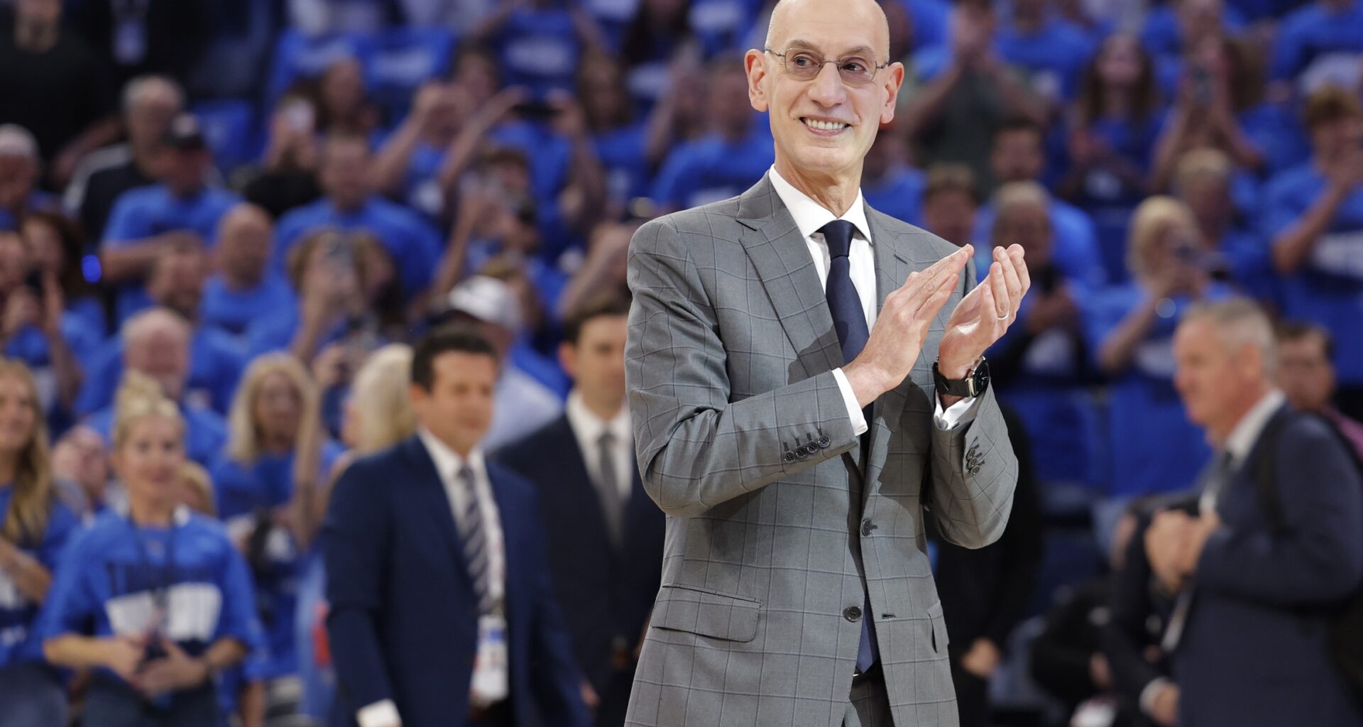 NBA Probes Los Angeles Clippers' Shady $28M Deal for Kawhi Leonard