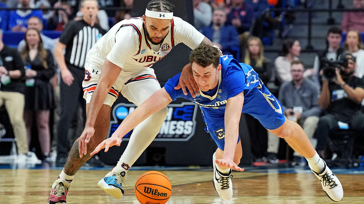 Creighton Bluejays center Ryan Kalkbrenner (11) and Auburn Tigers forward Johni Broome (4) go for the ball during the second half in the second round to the NCAA Tournament at Rupp Arena.