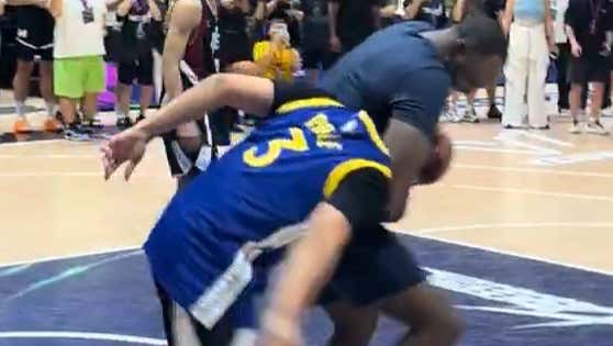 Draymond Green Looks Ready For The NBA Season After Unleashing A Rudy Gobert Level Headlock On A Warriors Fan Wearing A Jordan Poole Jersey