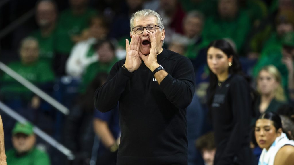 Geno Auriemma, UConn women prepare to start offical practice