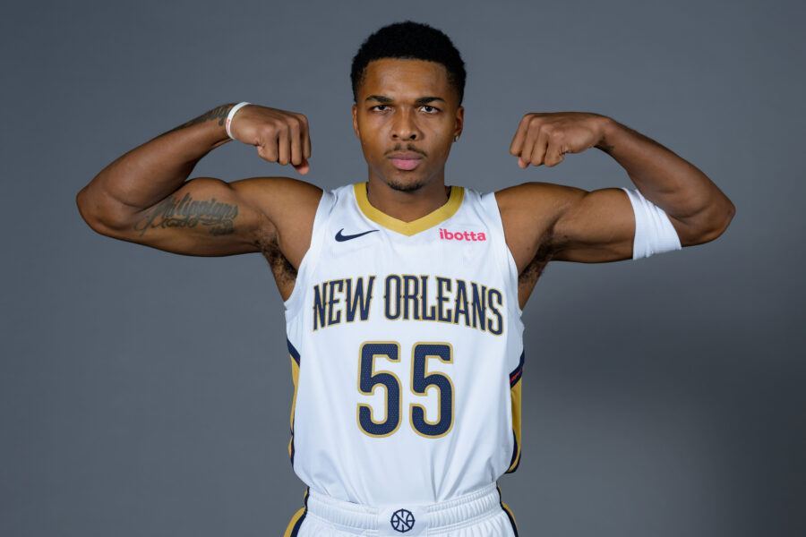 Lakers Waive Jarron Cumberland, Sign Tevian Jones