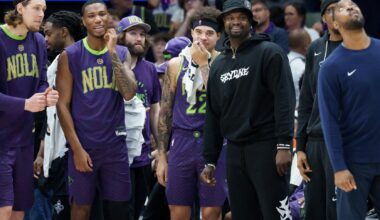 New Orleans Pelicans players on bench