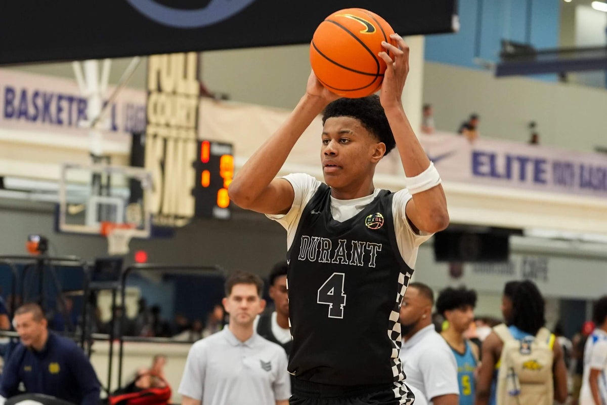 Top 2027 high school basketball recruit reclassifying for 2026, but not for the money